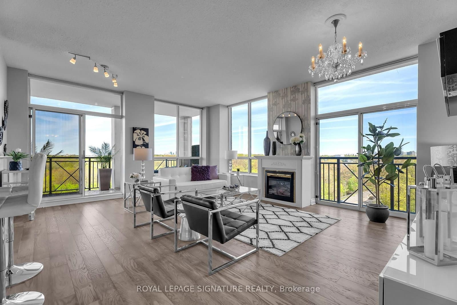 #905 - 1101 Leslie Street