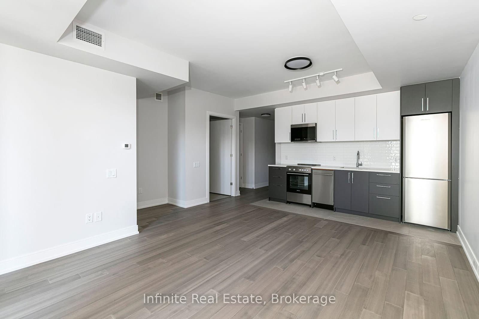 #308 - 664 Spadina Avenue