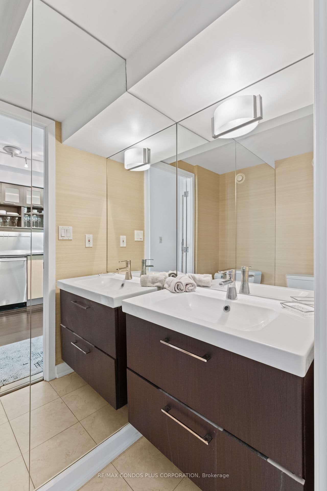 36 Blue Jays Way, Unit 930 thumbnail 10