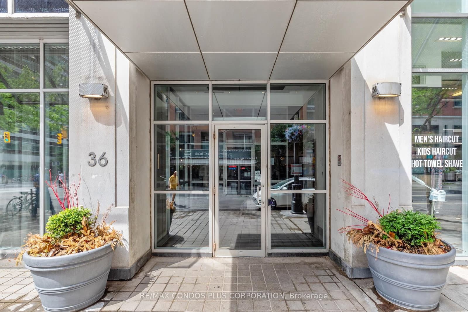 36 Blue Jays Way, Unit 930 thumbnail 2