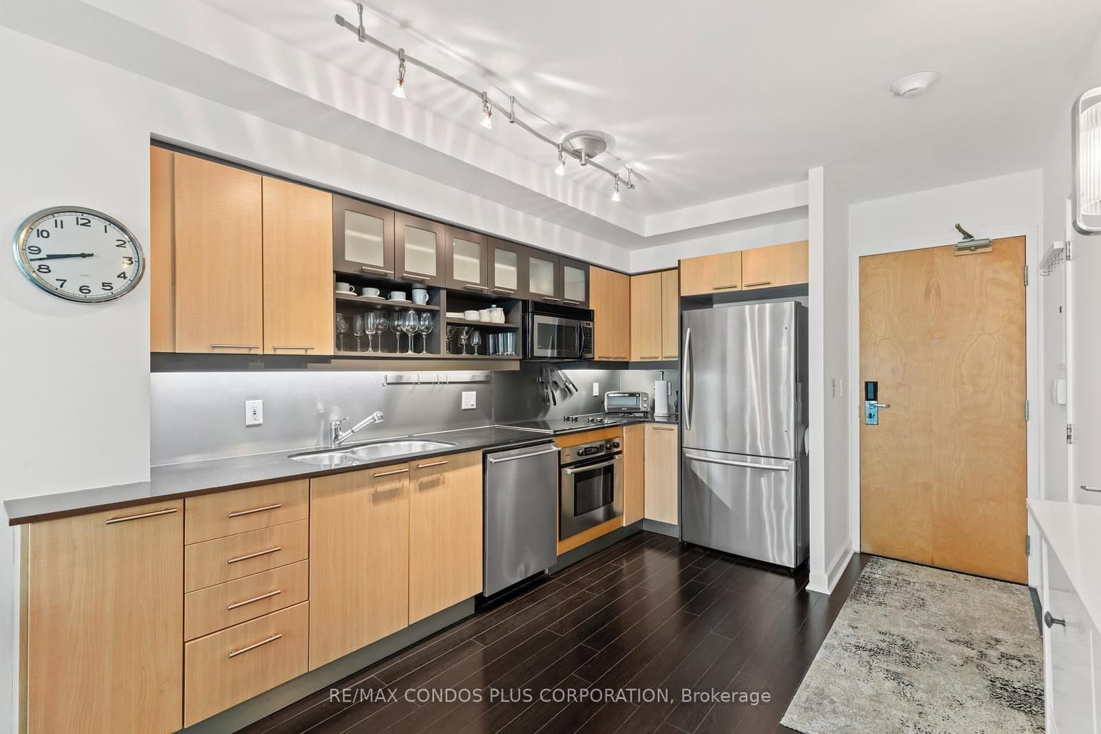 36 Blue Jays Way, Unit 930 thumbnail 4