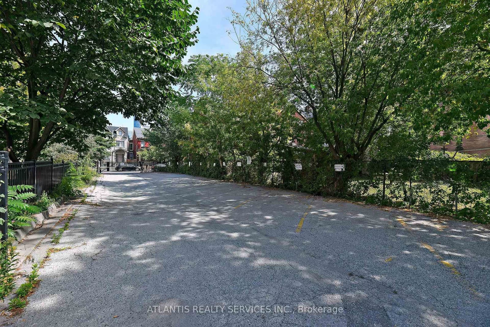 243 College Street, Unit 100 thumbnail 9