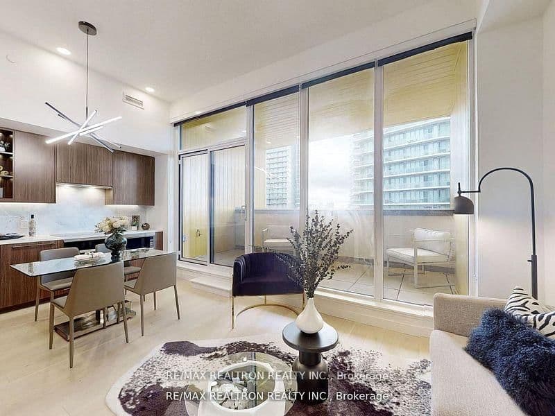 95 McMahon Drive, Unit Th515 thumbnail 11