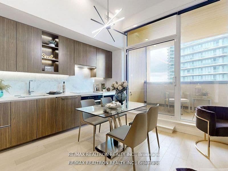 95 McMahon Drive, Unit Th515 thumbnail 13