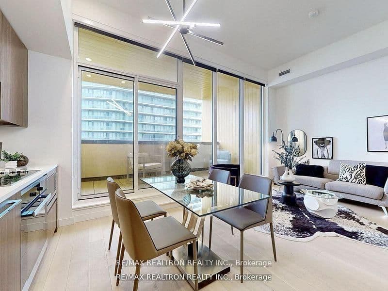 95 McMahon Drive, Unit Th515 thumbnail 14