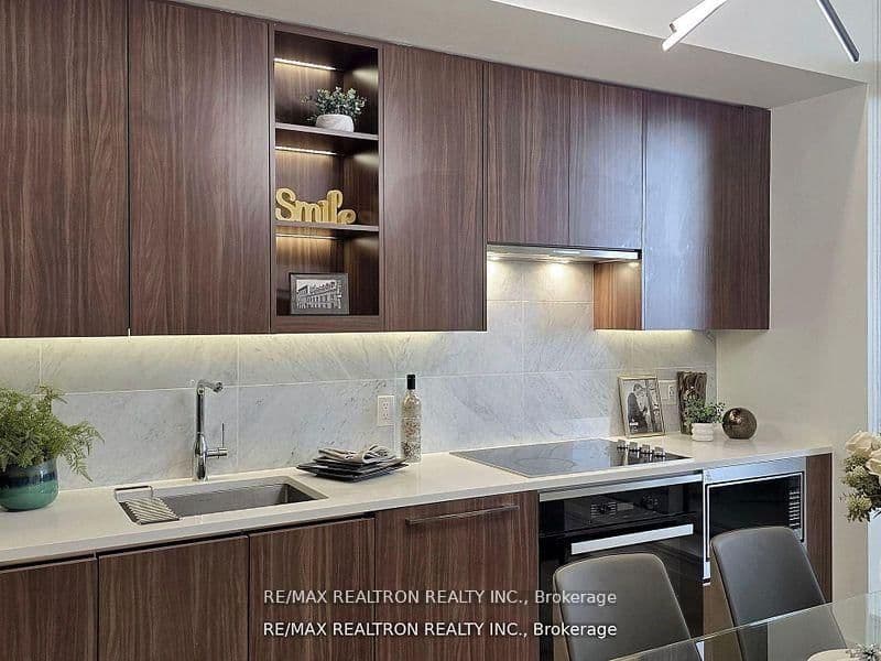 95 McMahon Drive, Unit Th515 thumbnail 16