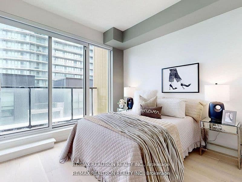 95 McMahon Drive, Unit Th515 thumbnail 20