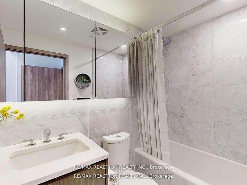 95 McMahon Drive, Unit Th515 thumbnail 22