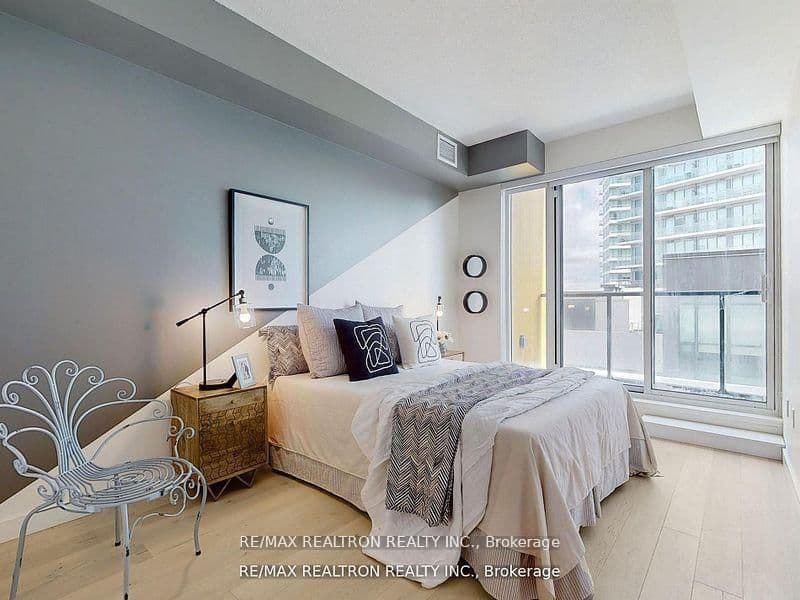 95 McMahon Drive, Unit Th515 thumbnail 24