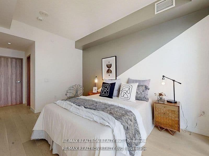 95 McMahon Drive, Unit Th515 thumbnail 25