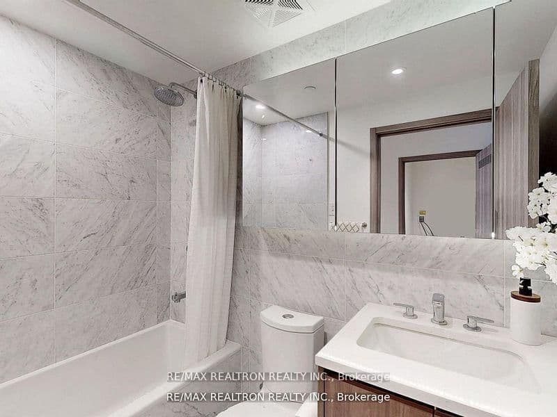 95 McMahon Drive, Unit Th515 thumbnail 26