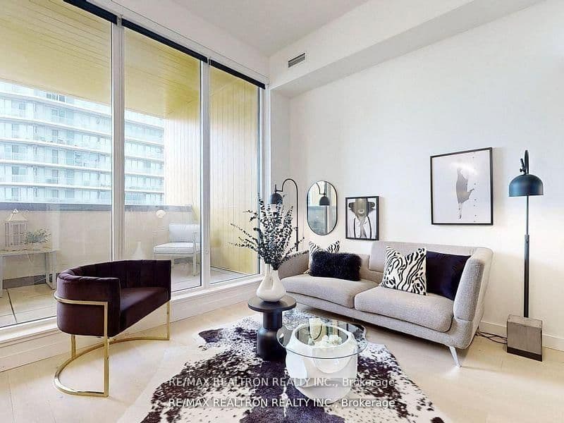 95 McMahon Drive, Unit Th515 thumbnail 8