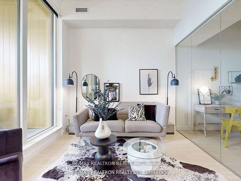 95 McMahon Drive, Unit Th515 thumbnail 9