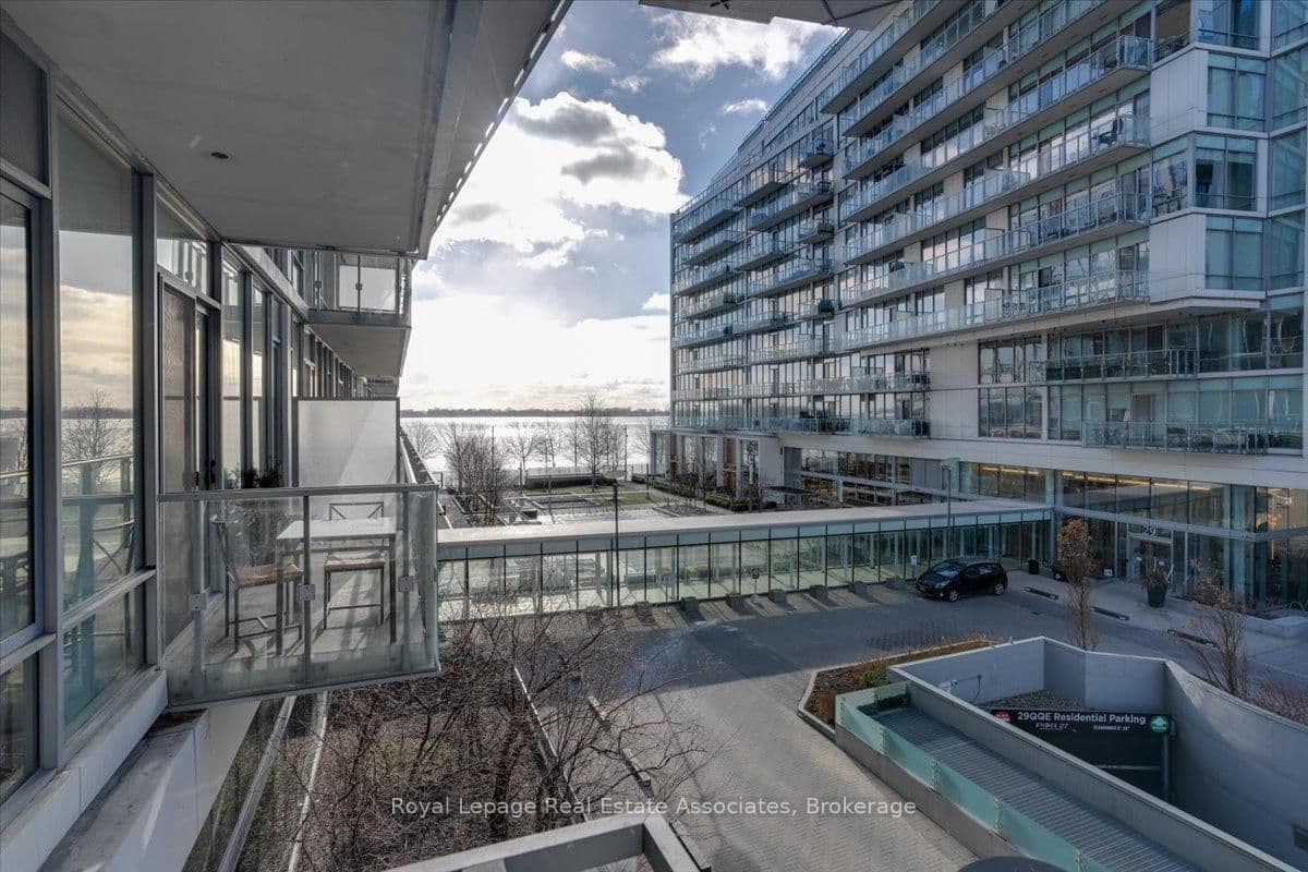 29 Queens Quay E, Unit 323 thumbnail 2