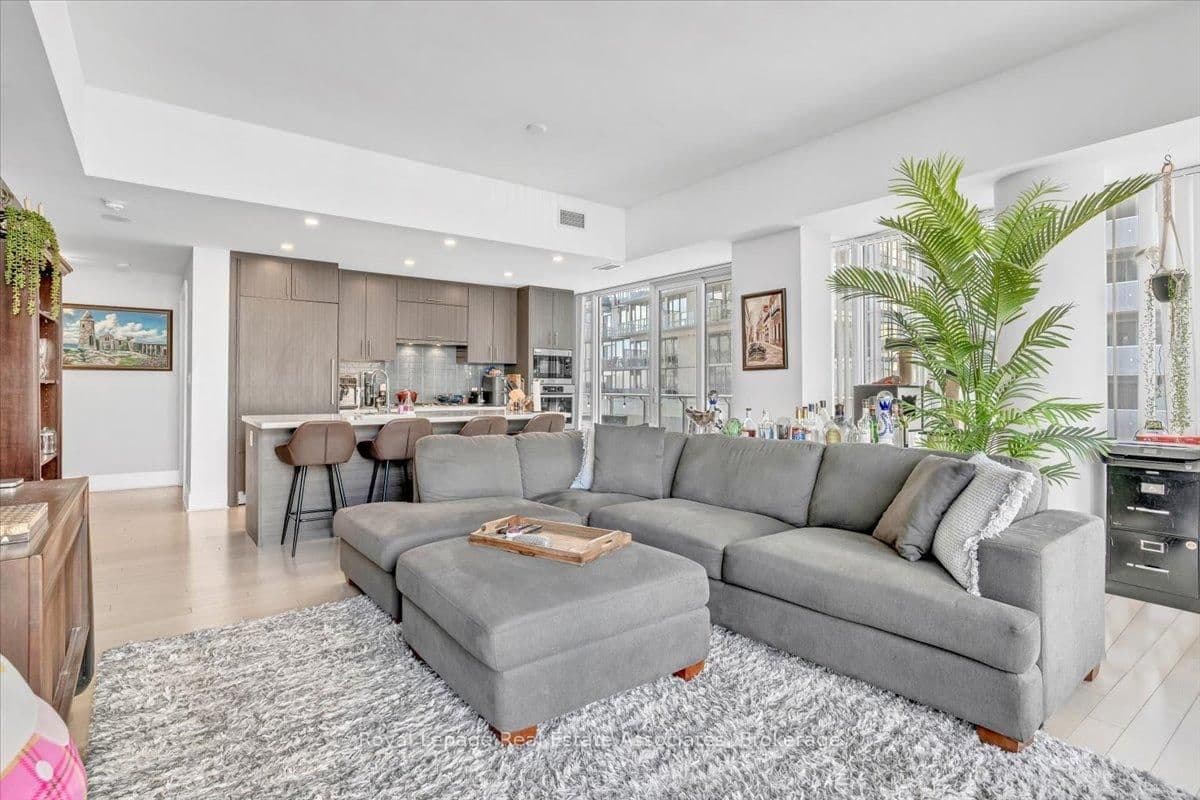 29 Queens Quay E, Unit 323 thumbnail 7