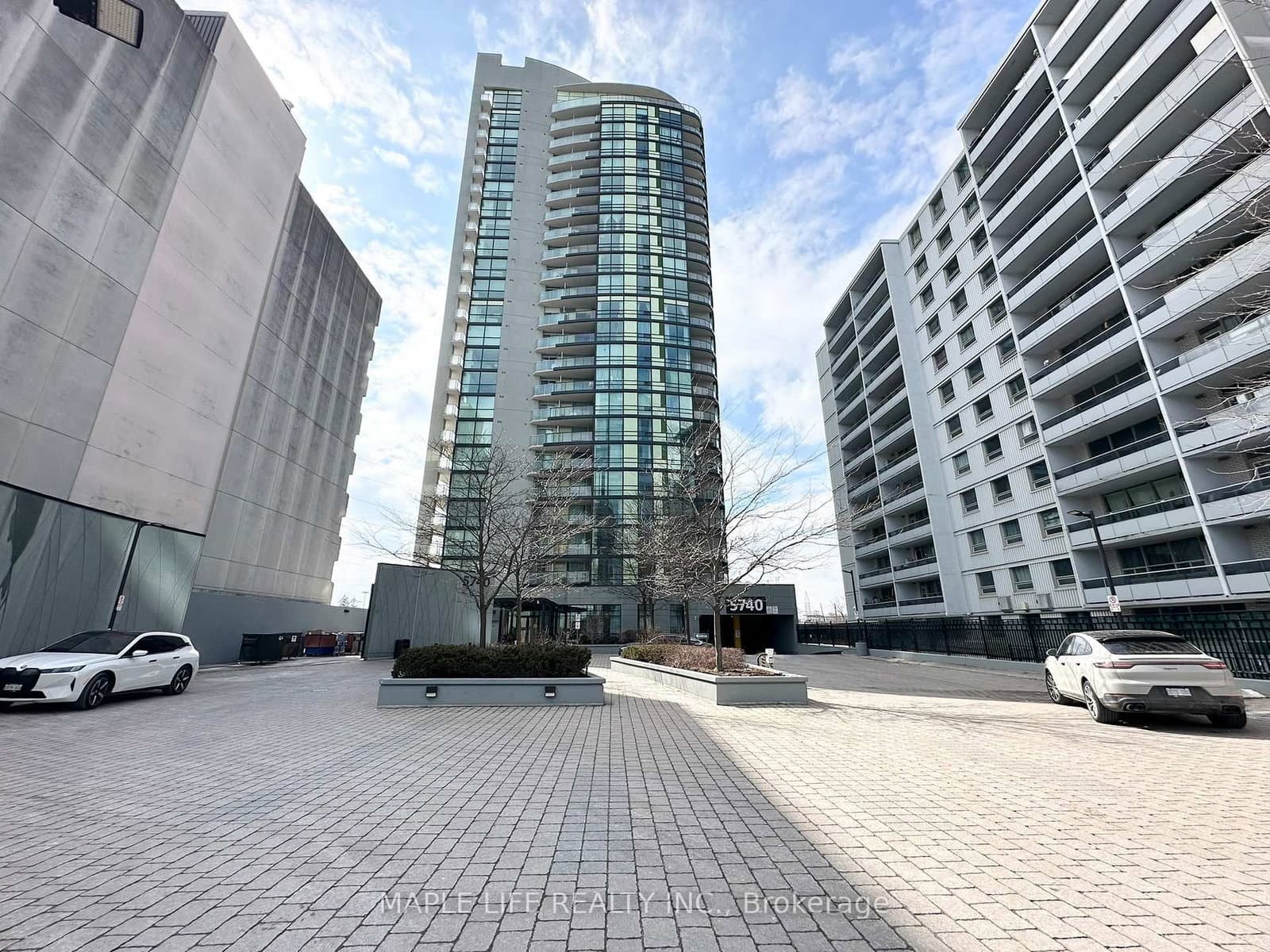 #305 - 5740 Yonge Street