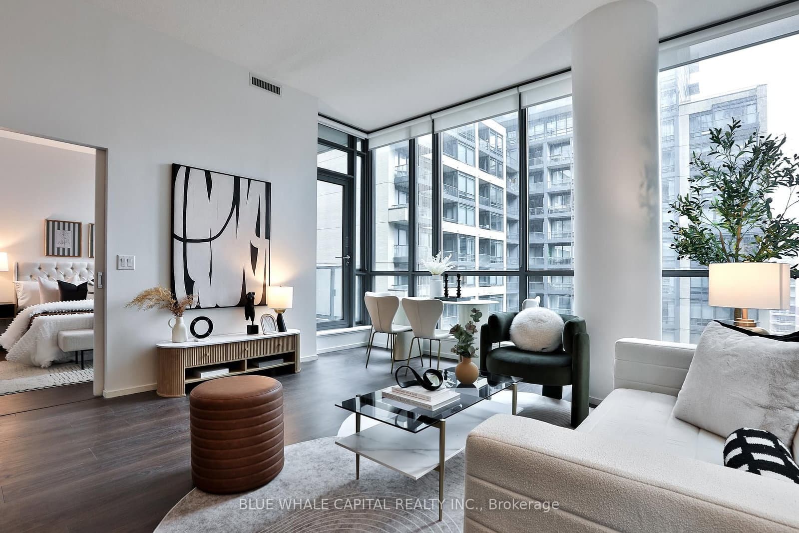 8 Charlotte Street, Unit 802