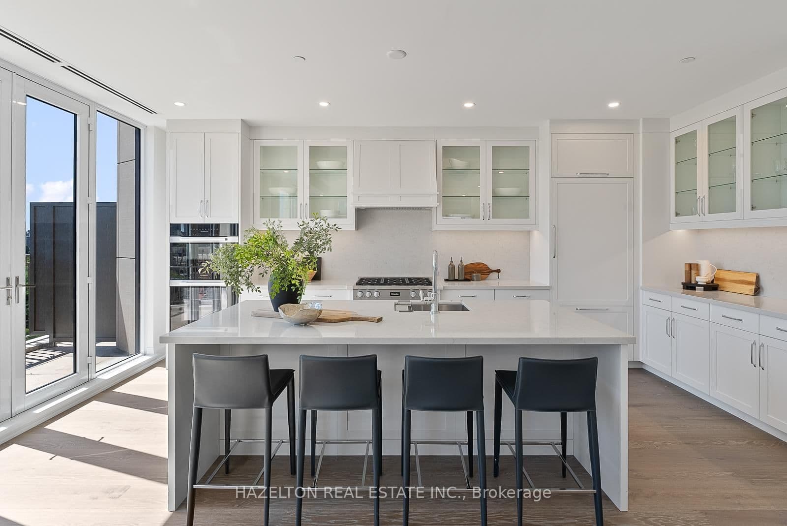 128 Hazelton Avenue, Unit 802 thumbnail 14