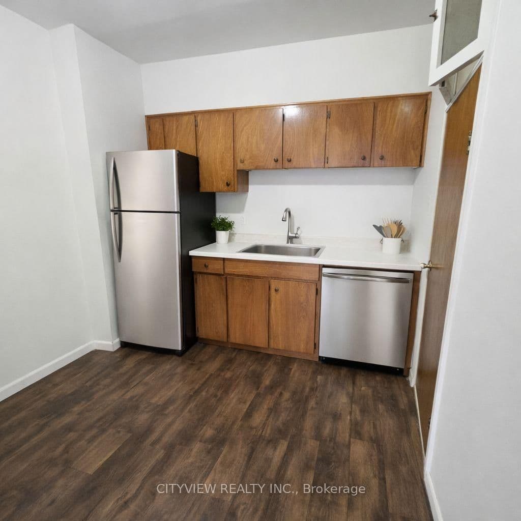 381 Dundas Street E