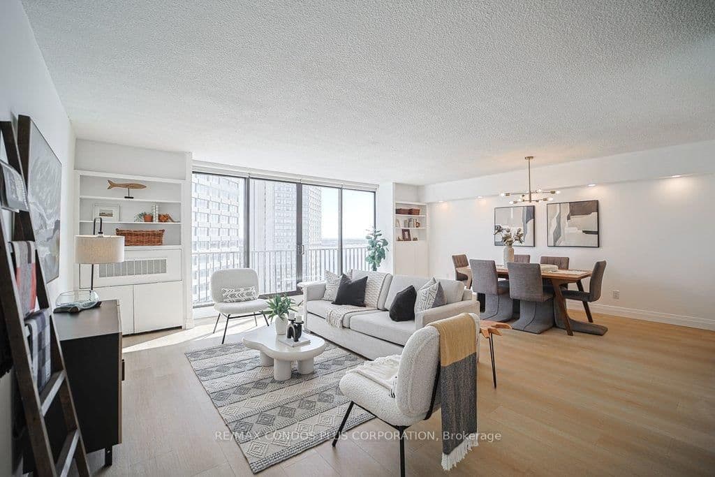 33 HARBOUR Square, Unit 2232 thumbnail 2