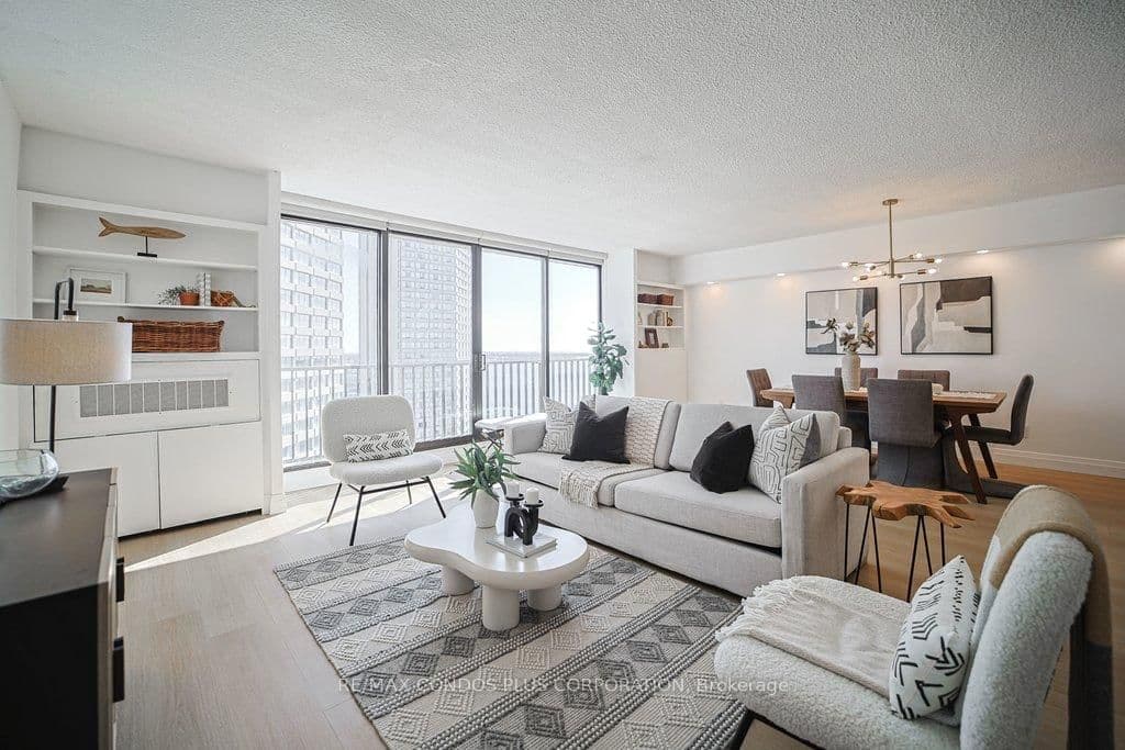 33 HARBOUR Square, Unit 2232 thumbnail 3