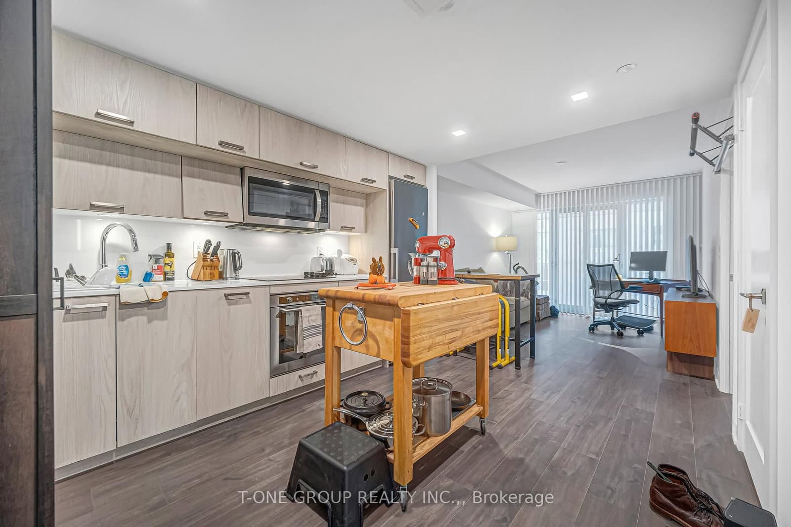 #513 - 50 Mccaul Street