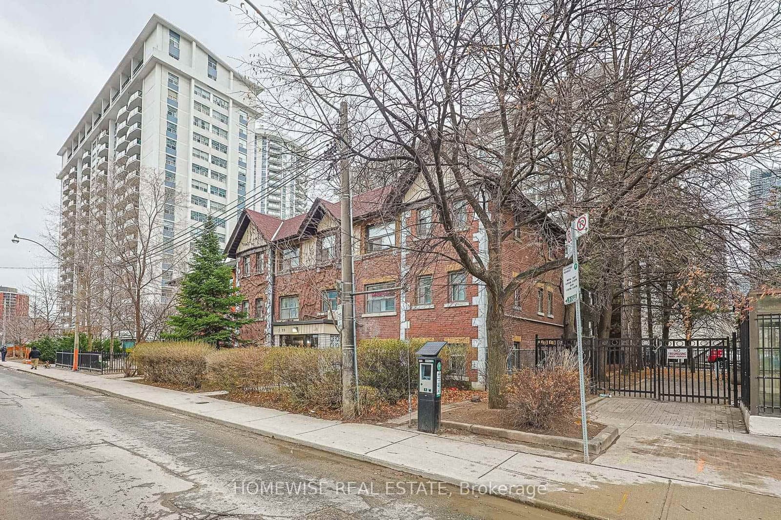 #106 - 33 Maitland Street