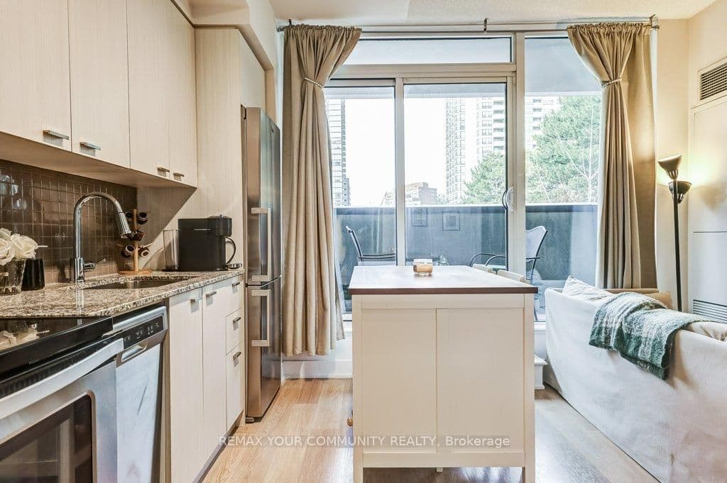 88 Sheppard Avenue E, Unit 210 thumbnail 13