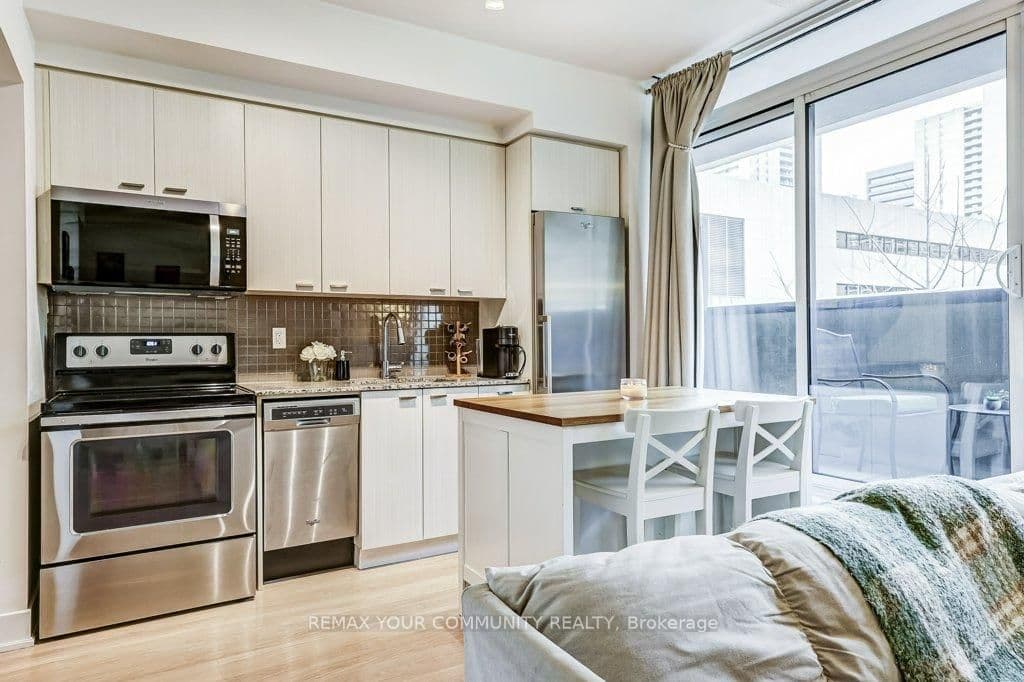 88 Sheppard Avenue E, Unit 210 thumbnail 14