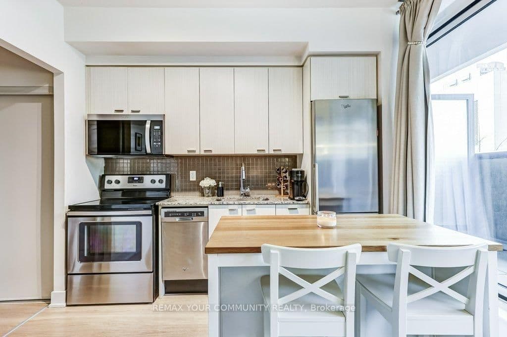 88 Sheppard Avenue E, Unit 210 thumbnail 15