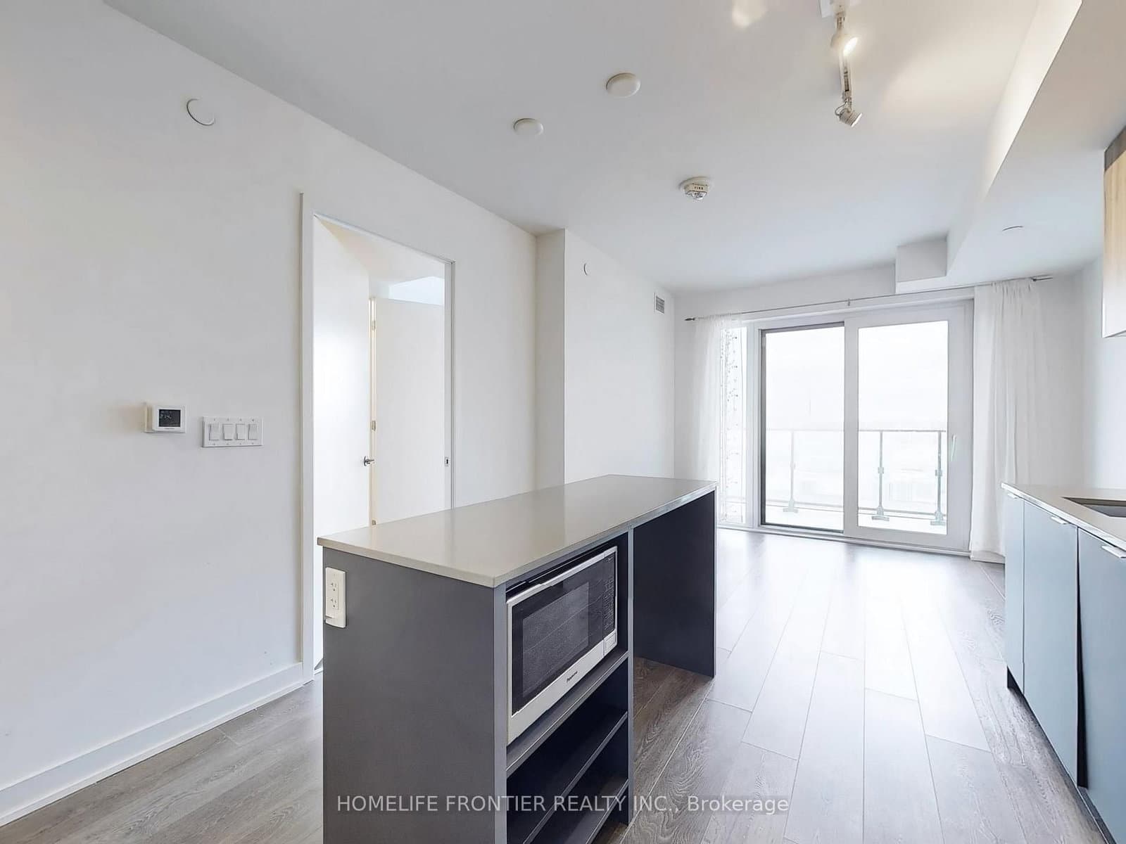 8 Tippet Road, Unit 709 thumbnail 8