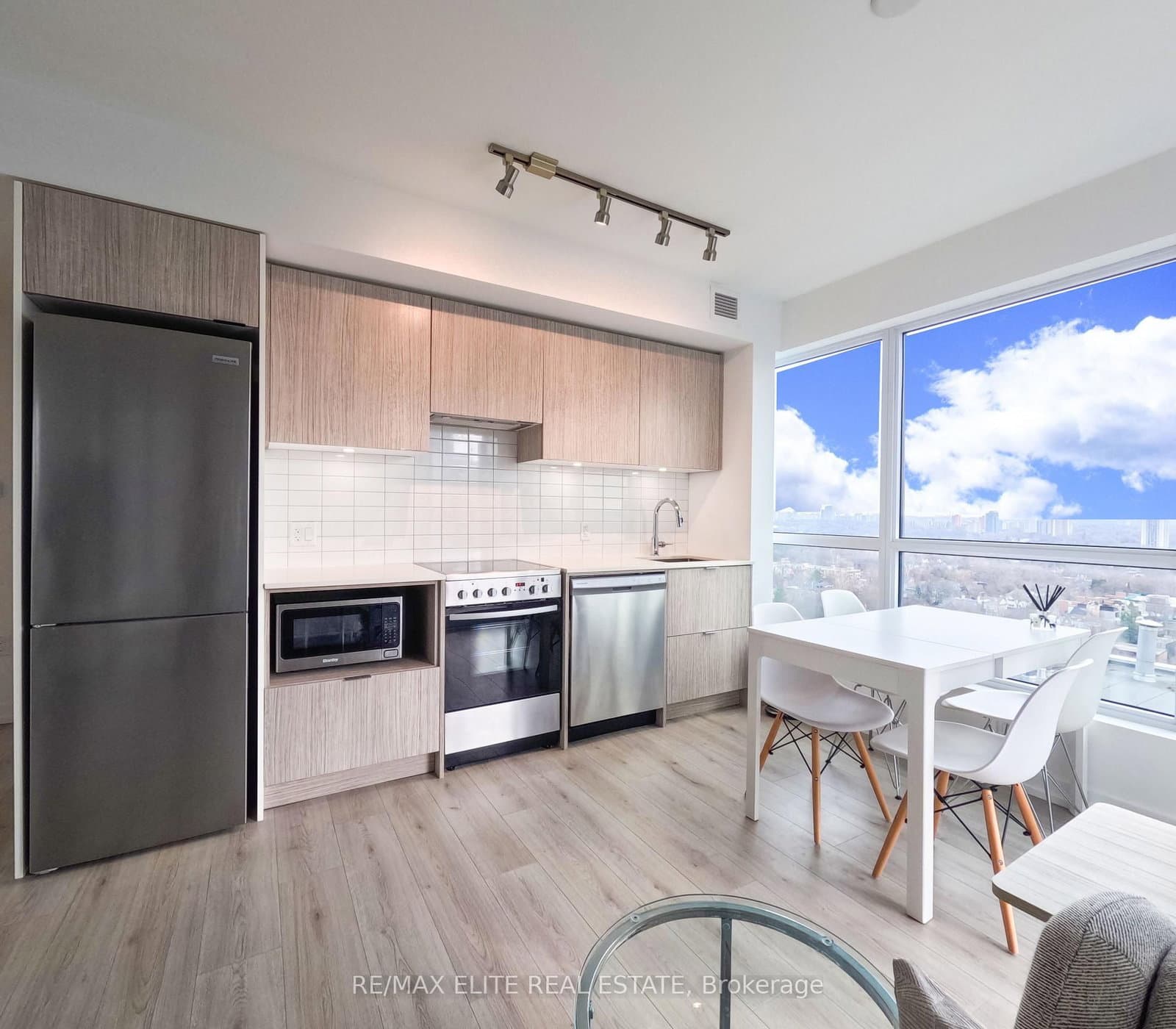 395 Bloor Street E, Unit 1711 thumbnail 2