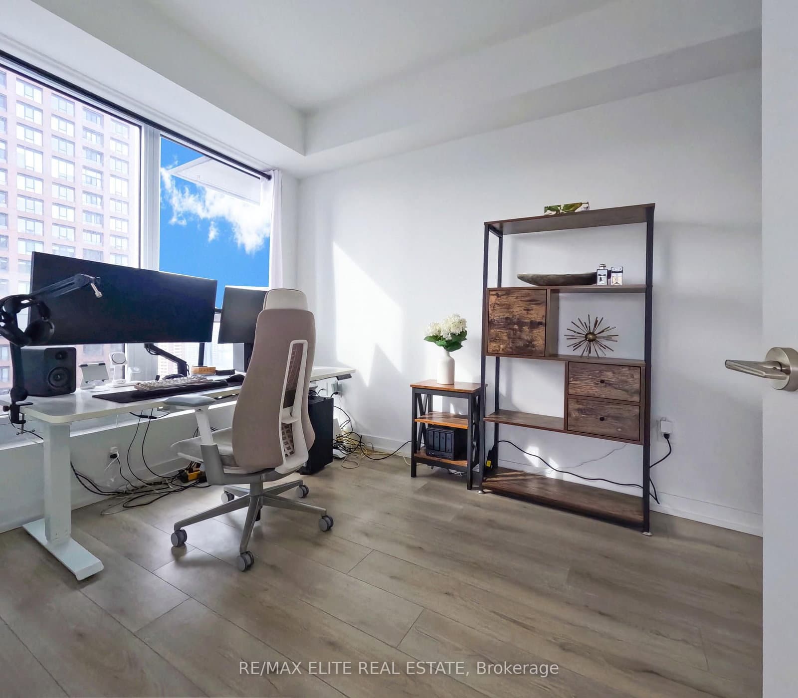 395 Bloor Street E, Unit 1711 thumbnail 6