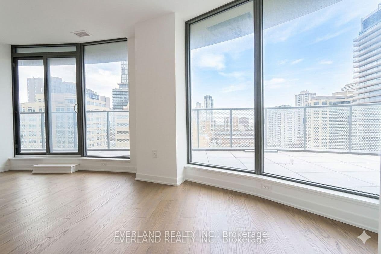 11 Wellesley Street W, Unit 703 thumbnail 4