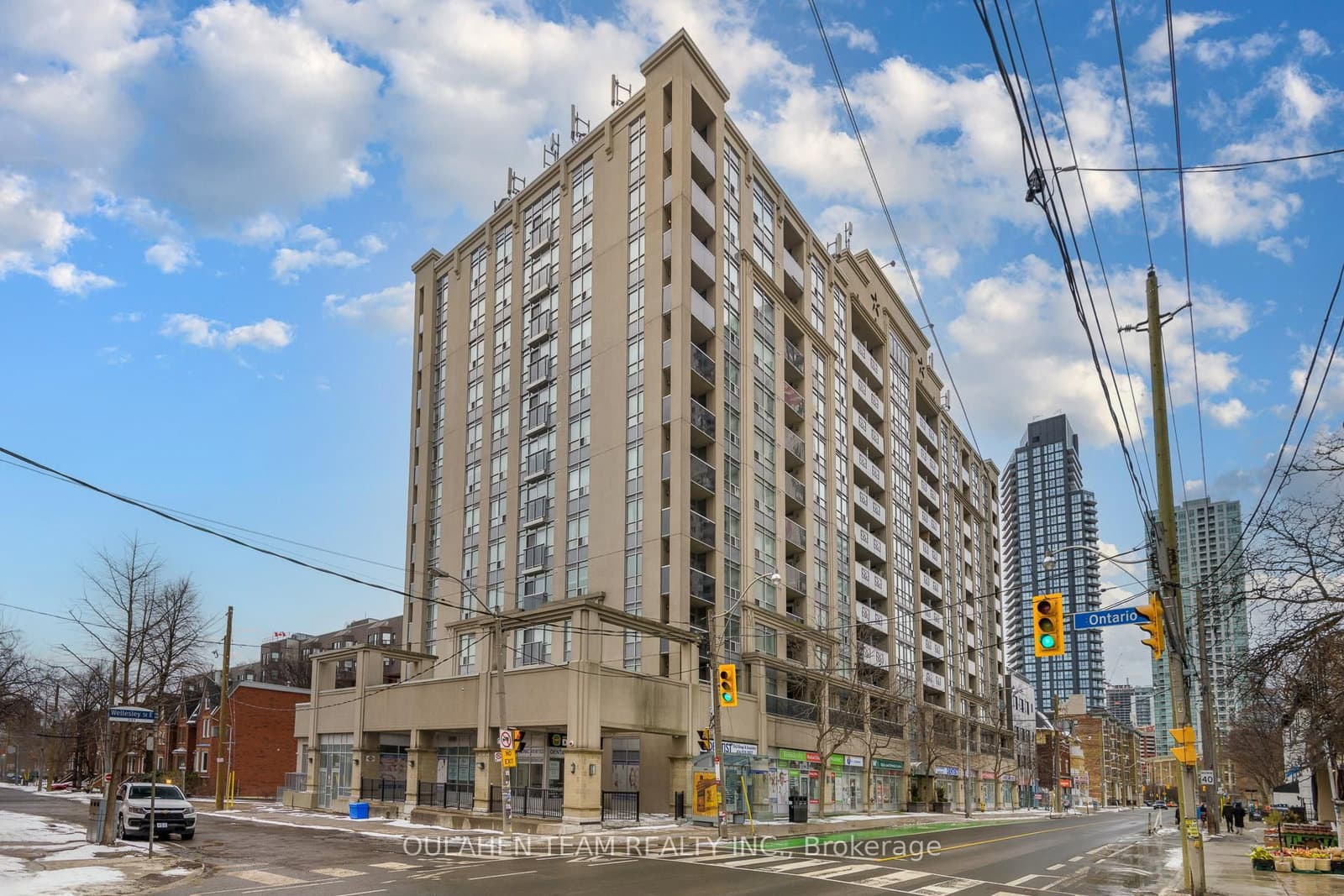 #516 - 225 Wellesley Street E