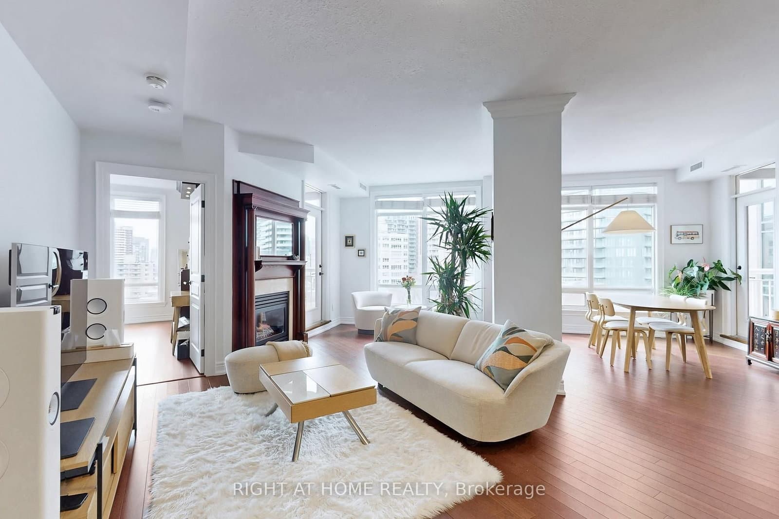 #1109 - 100 Hayden Street