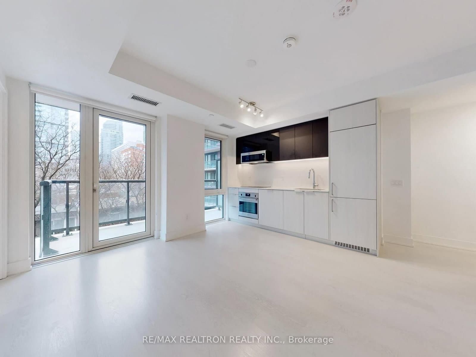 #520 - 308 Jarvis Street
