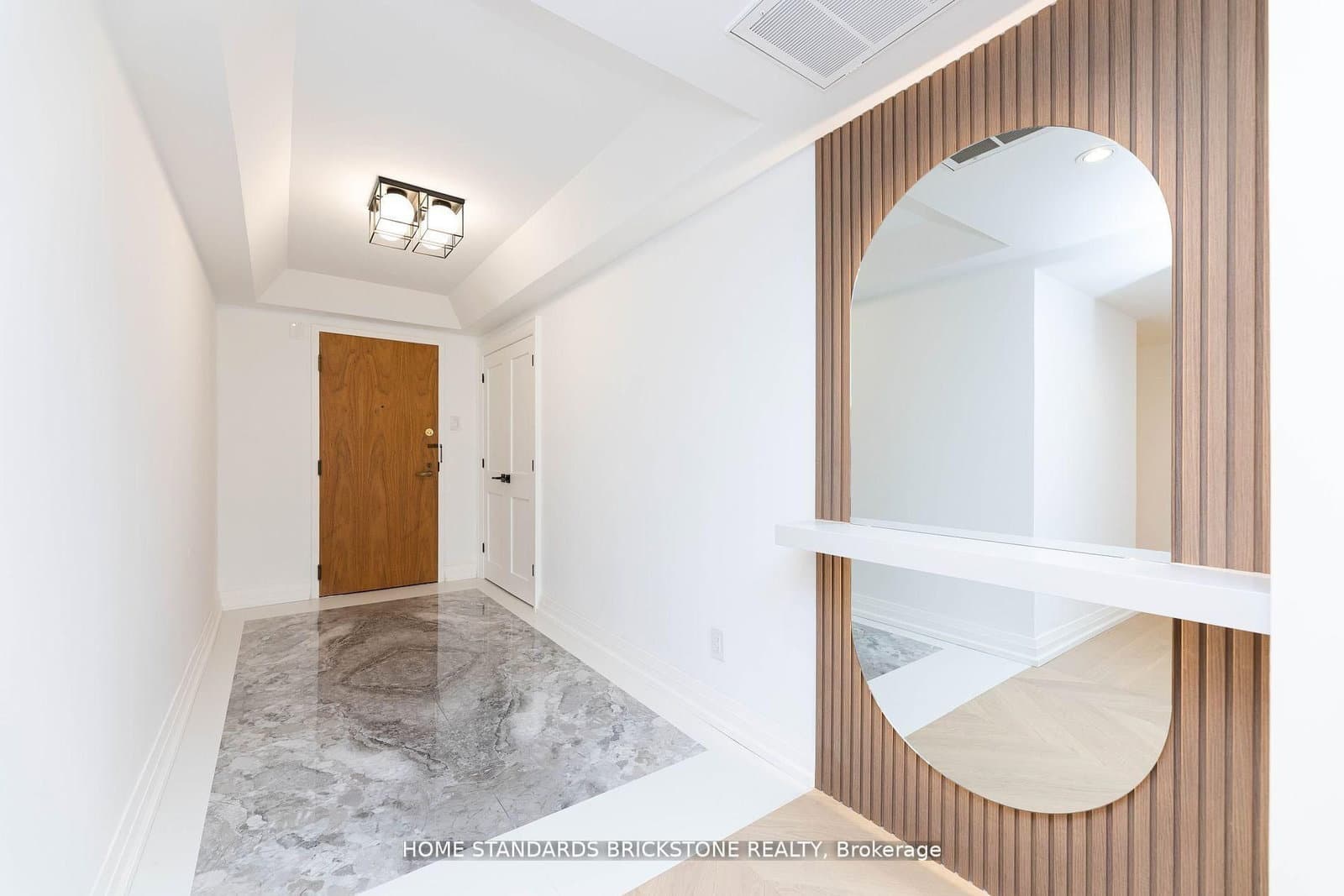61 St Clair Avenue W, Unit 805 thumbnail 2
