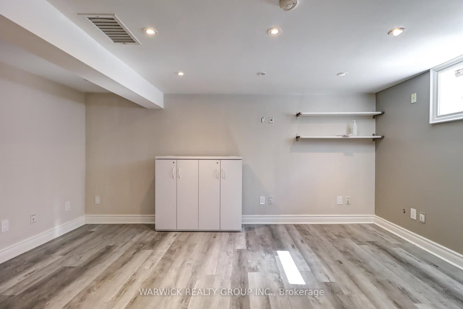 123 Sheppard Avenue E thumbnail 31