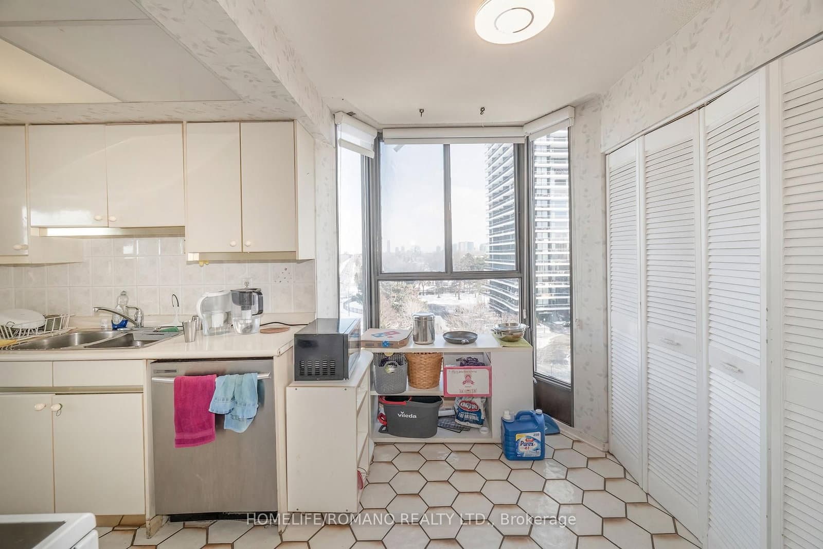 100 Antibes Drive, Unit 702 thumbnail 9