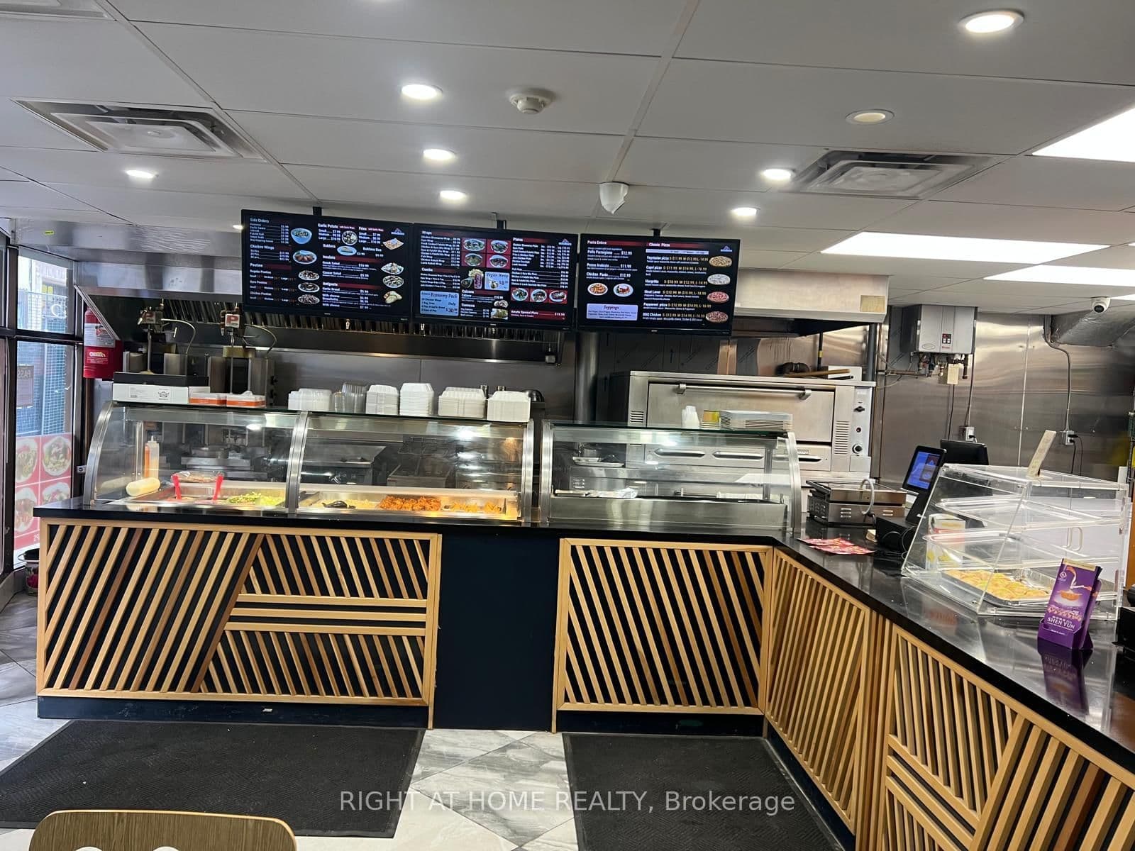 419-429 Yonge Street, Unit 102 thumbnail 4