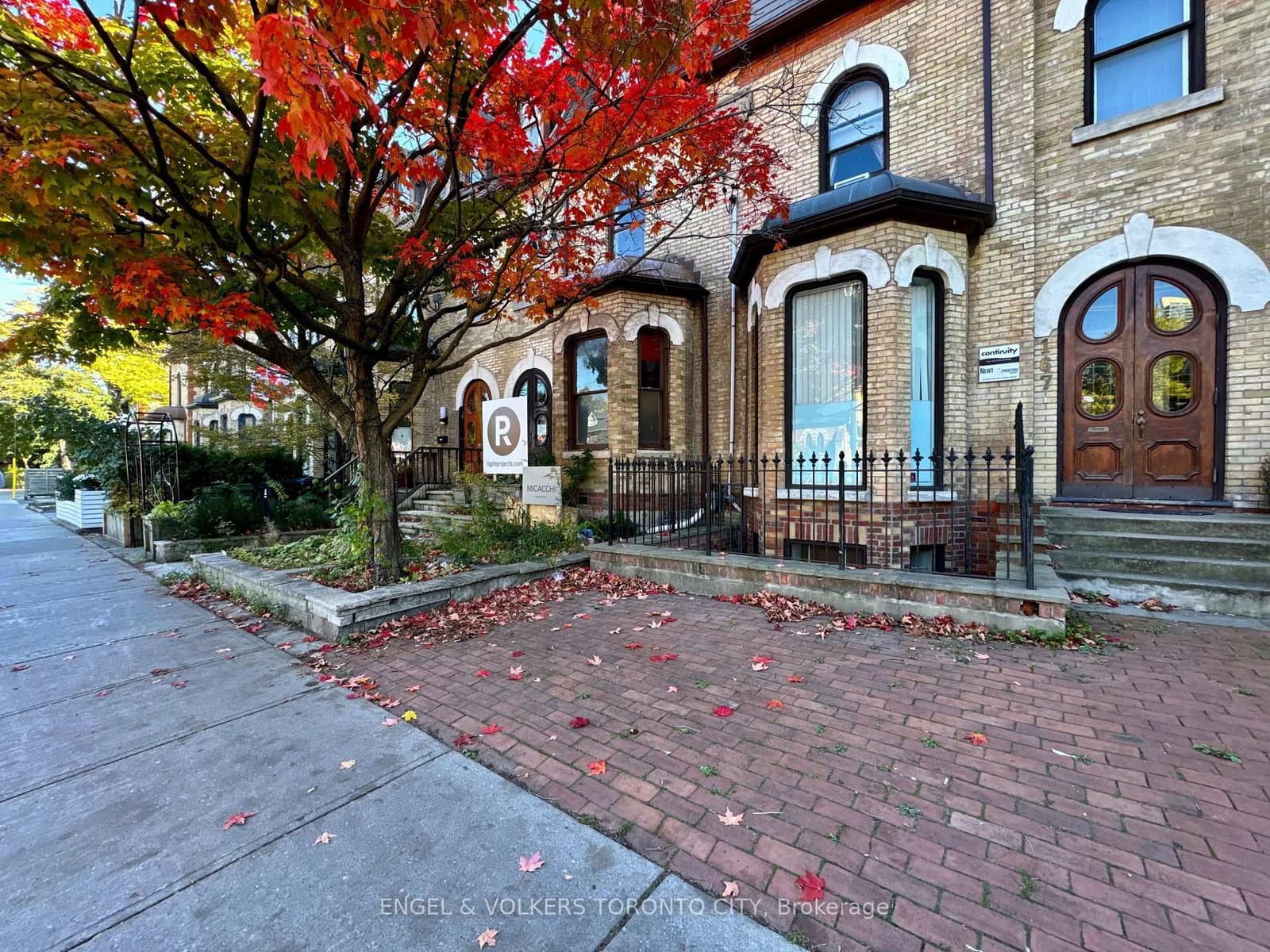 167 Carlton Street thumbnail 4