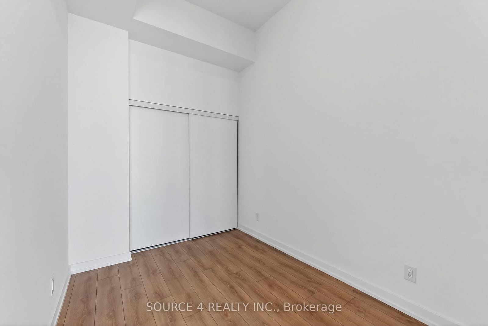 500 Dupont Street, Unit 805 thumbnail 15