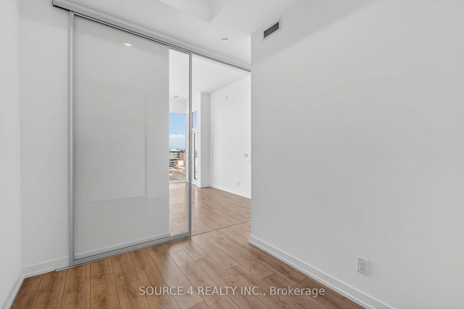 500 Dupont Street, Unit 805 thumbnail 16