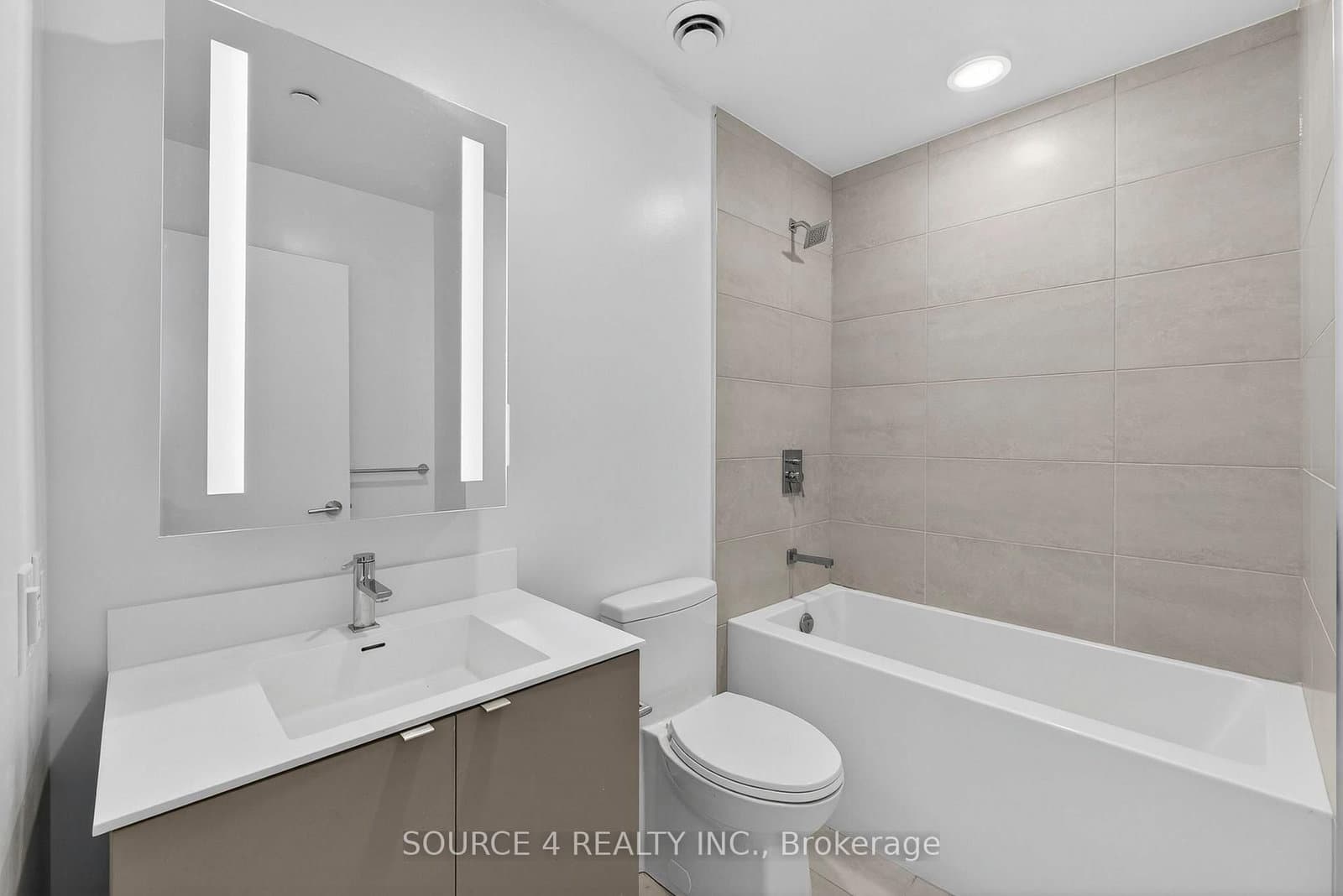 500 Dupont Street, Unit 805 thumbnail 3