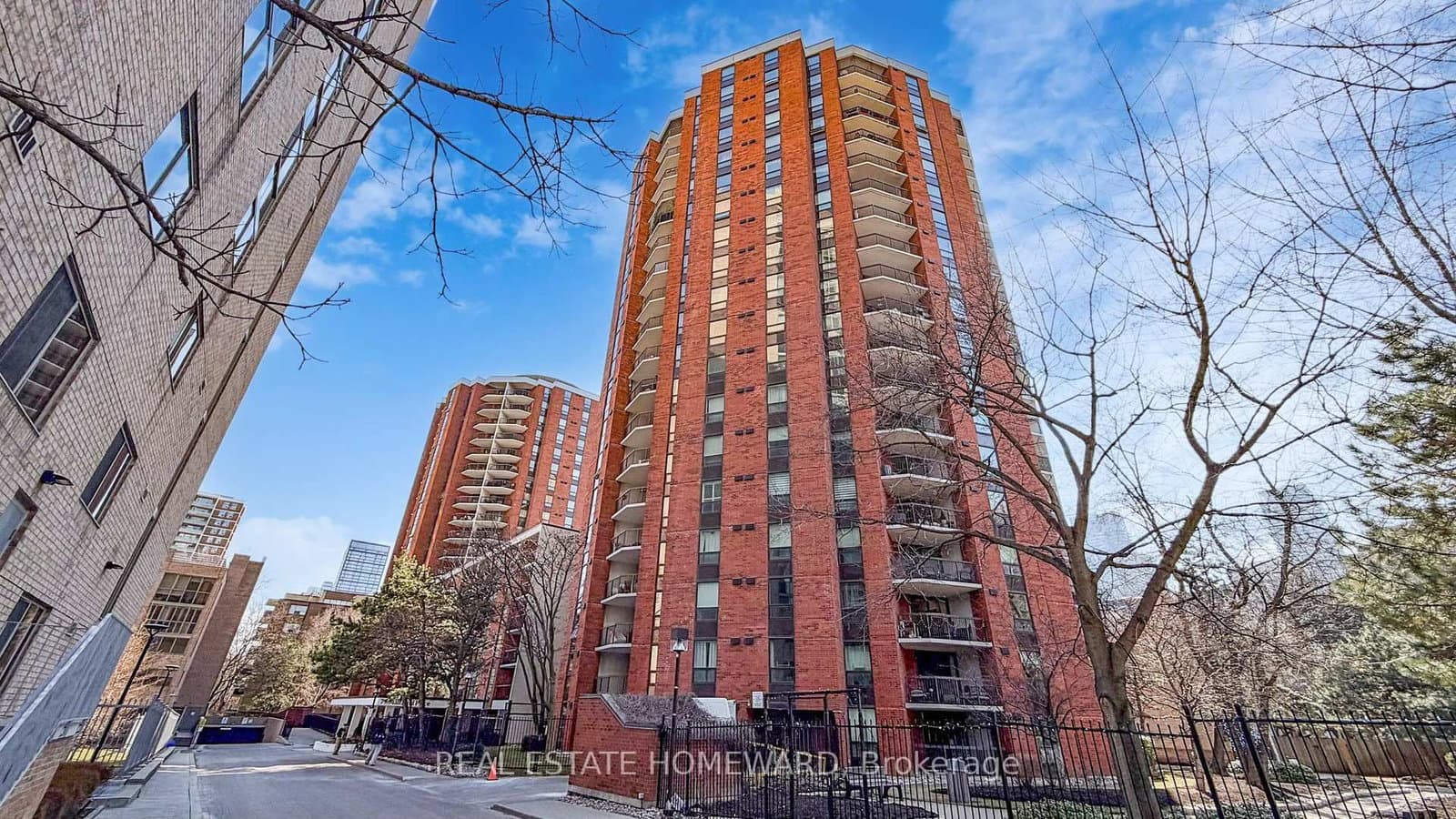 #409 - 77 Maitland Place