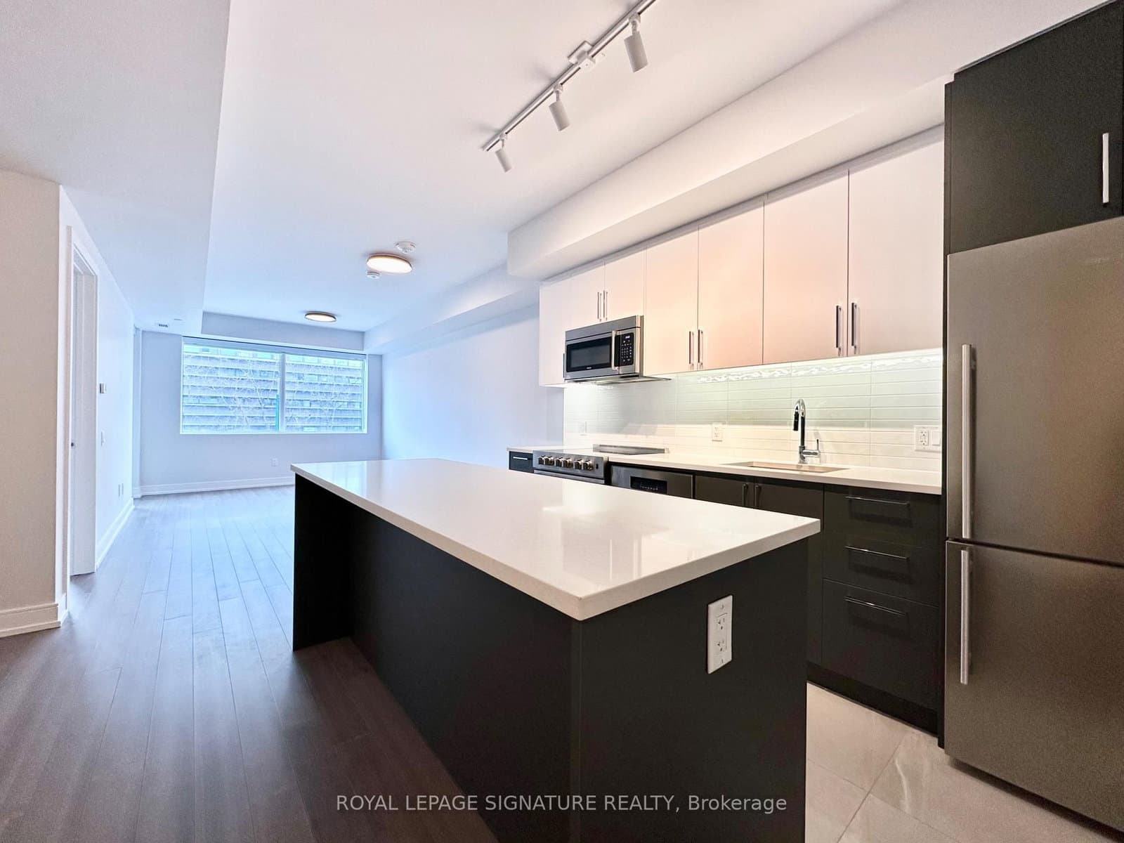 #210 - 664 Spadina Avenue