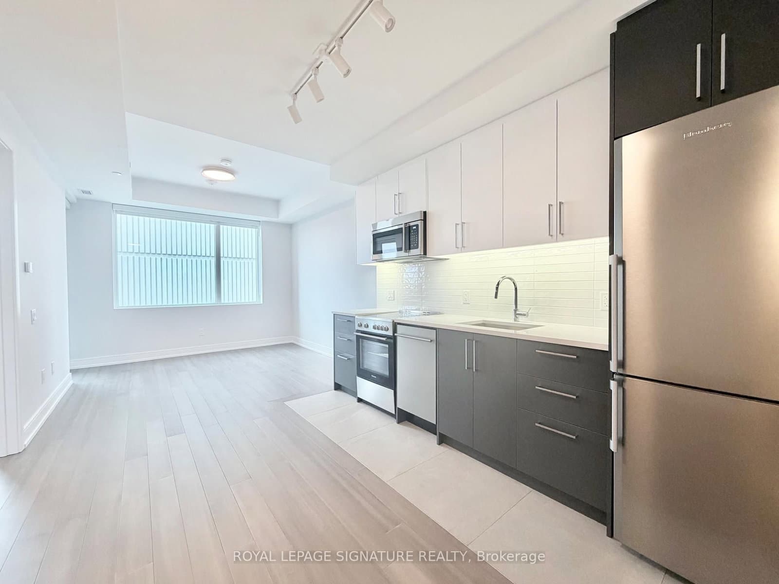 #504 - 664 Spadina Avenue