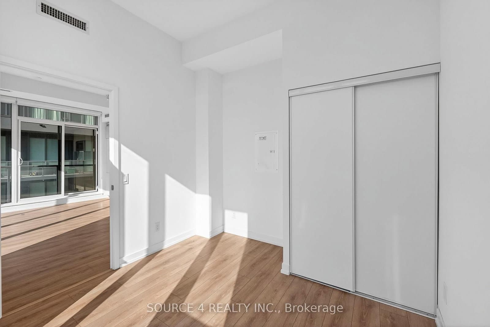 500 Dupont Street, Unit 717 thumbnail 17