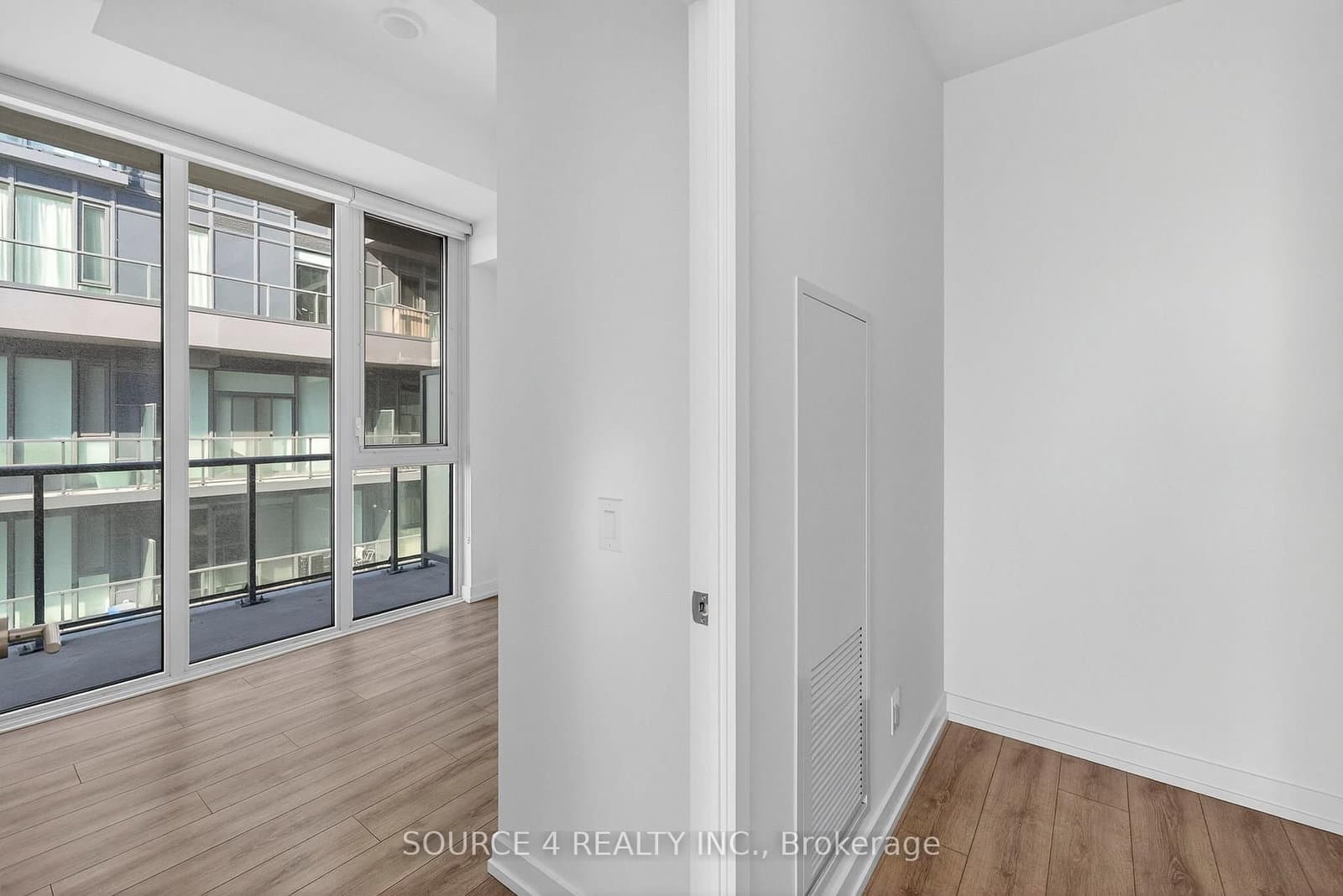 500 Dupont Street, Unit 717 thumbnail 2